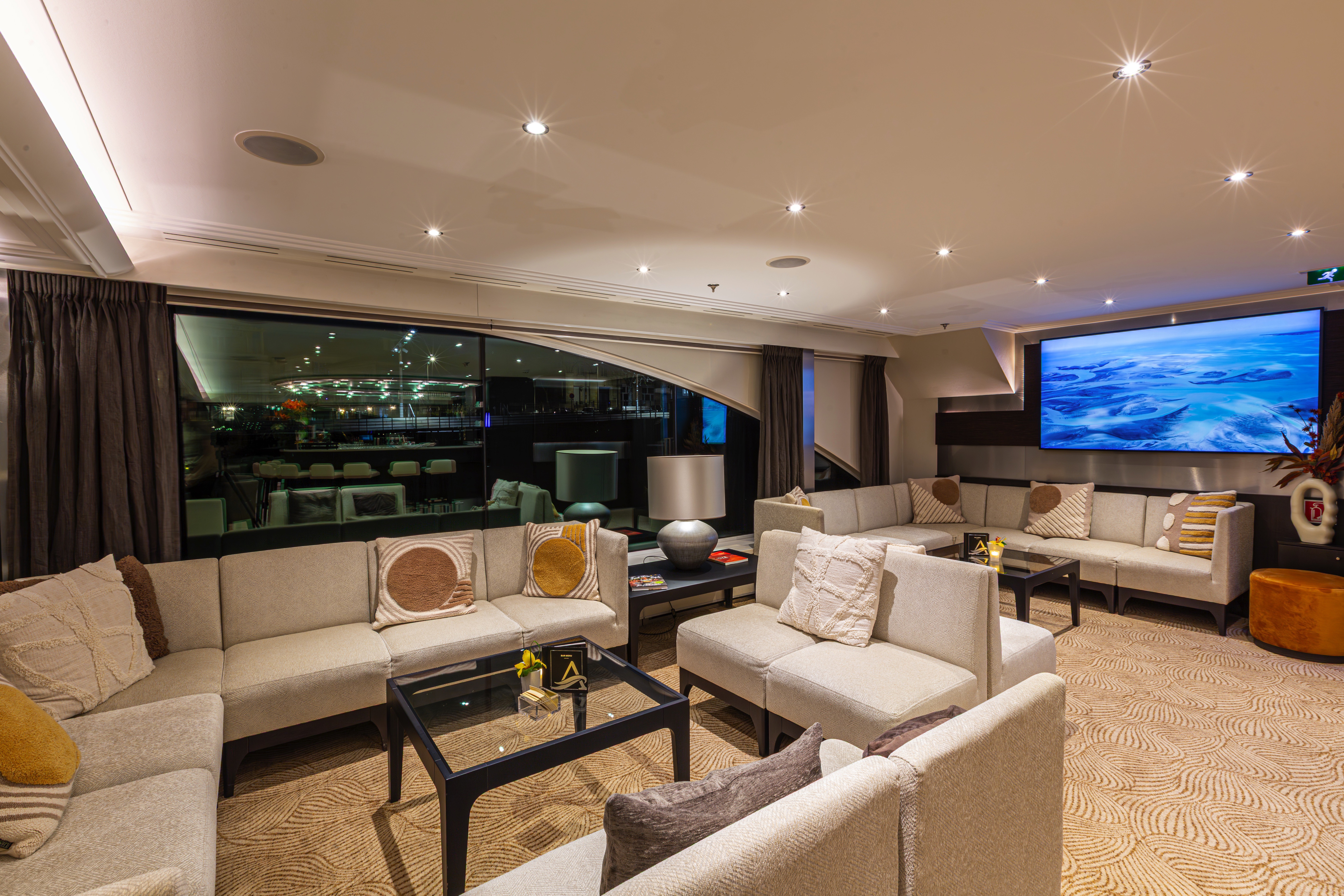 Avalon Artistry II - Panorama Lounge